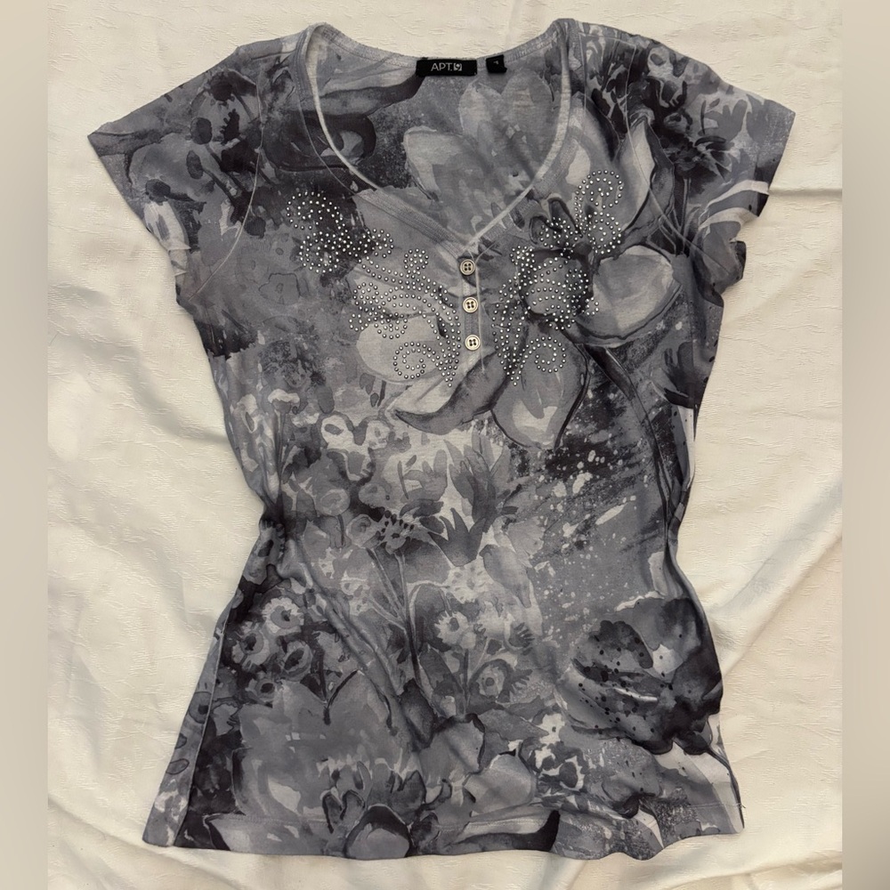 Apt 9 gray bedazzled y2k shirt